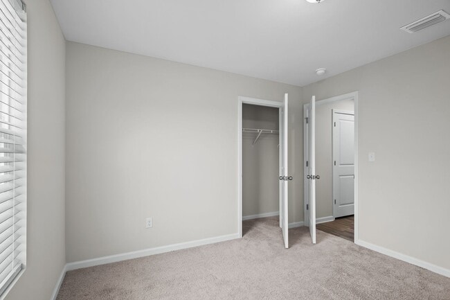 Building Photo - Beautiful 4/2 home with NEW fenced yard