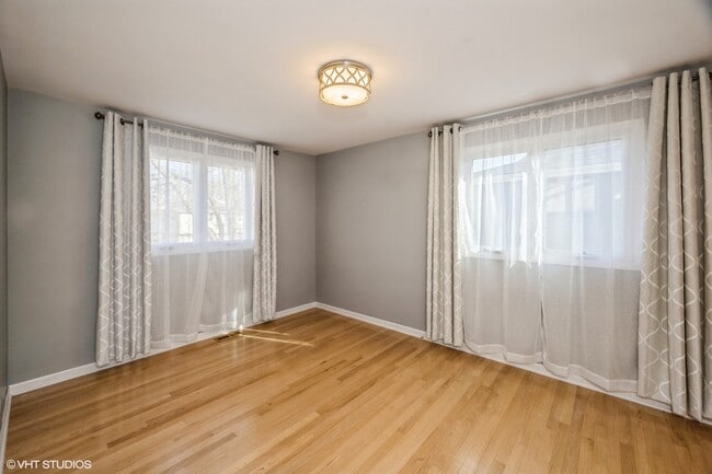 Building Photo - 829 Pinehurst Ln