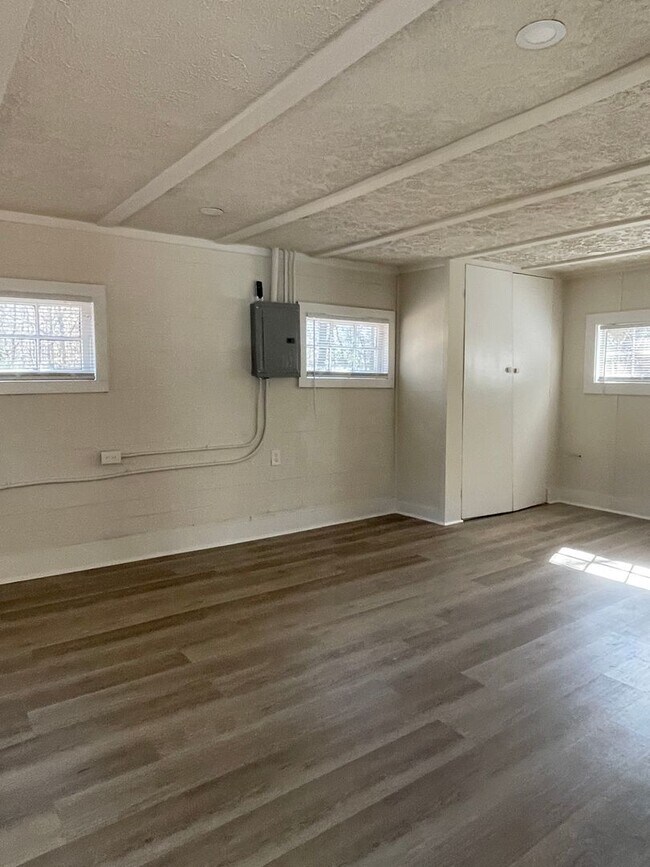 Building Photo - 2062 Prince Ave