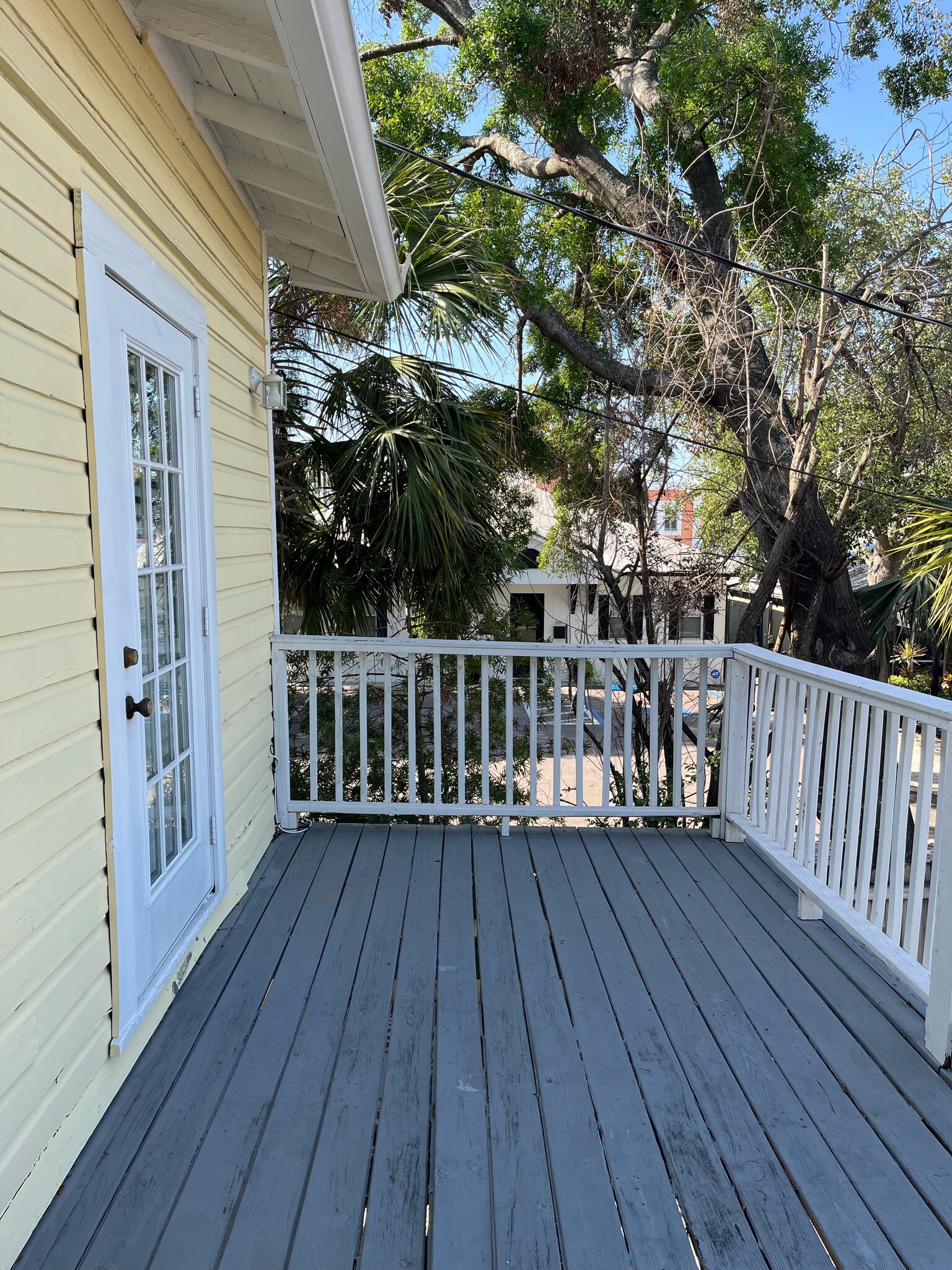 Building Photo - 216 S Edison Ave