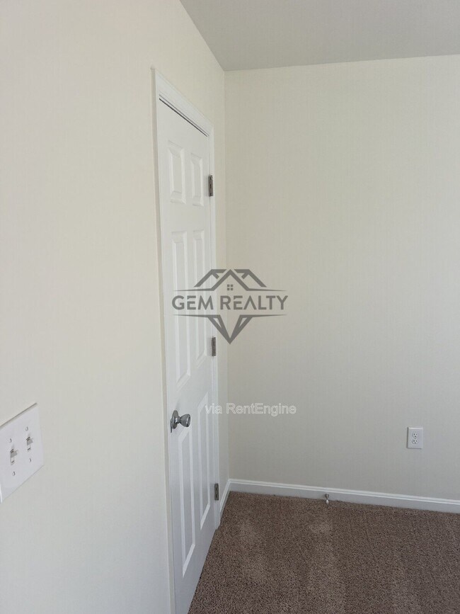 Building Photo - 8326 Quicks Way