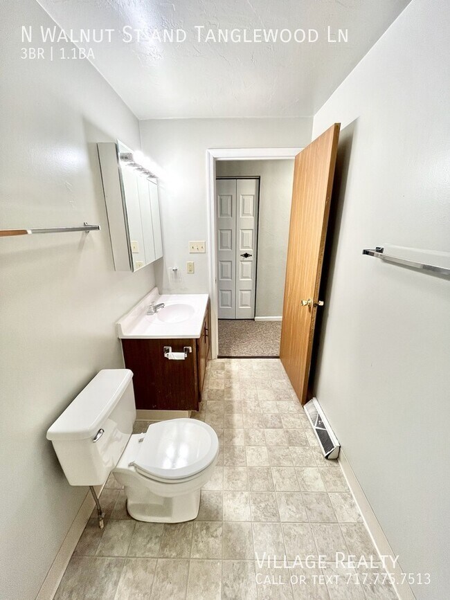 Building Photo - 492 N Walnut St