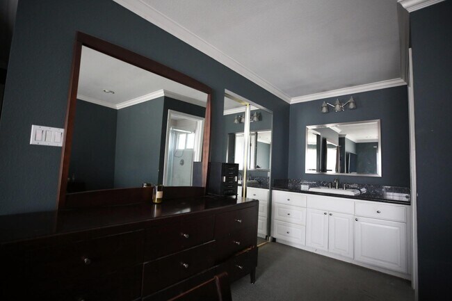 Building Photo - 5084 Willow Est