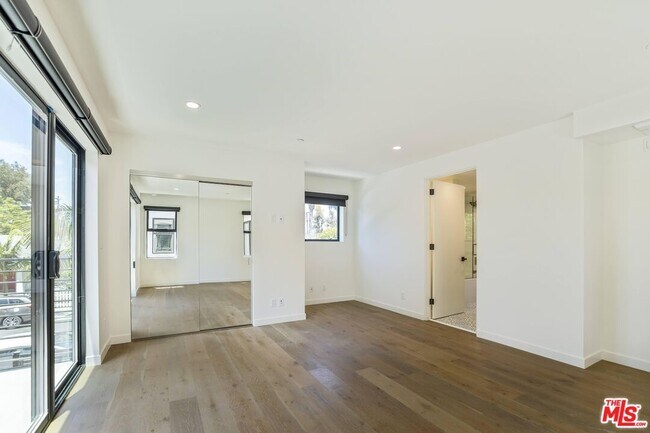 Building Photo - 538 Vernon Ave