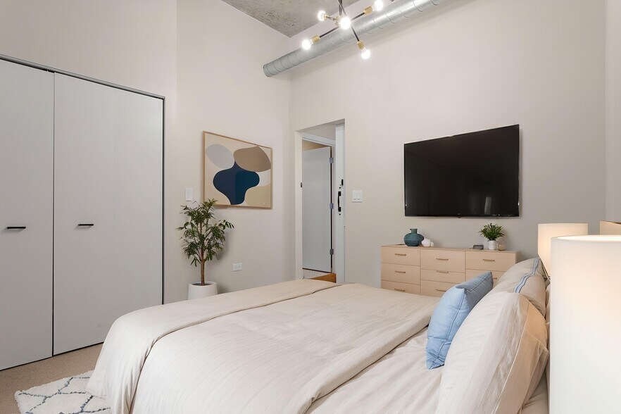2nd Bedroom - Virtually Staged - 933 W Van Buren St
