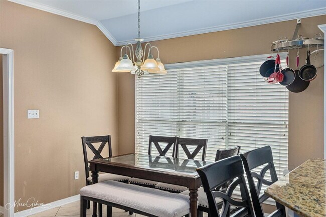 Building Photo - "Charming 3-Bed Sanctuary with Granite Countertops & Cozy Fireplace on Colonial Drive!"