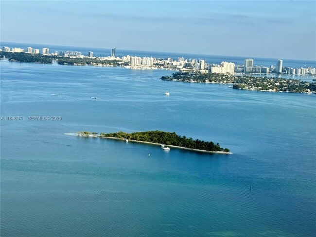 Building Photo - 700 NE 24th St