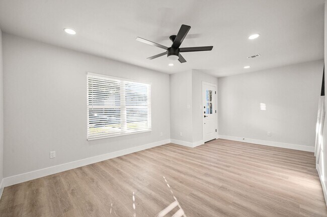 Building Photo - “Newly Remodeled 4BR Home in Prime San Antonio Location”