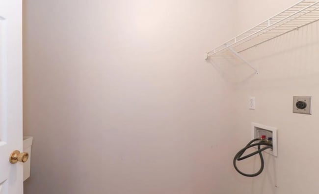 Building Photo - Spacious & Stylish 4-Bed, 4-Bath Townhome in Desirable North Normal