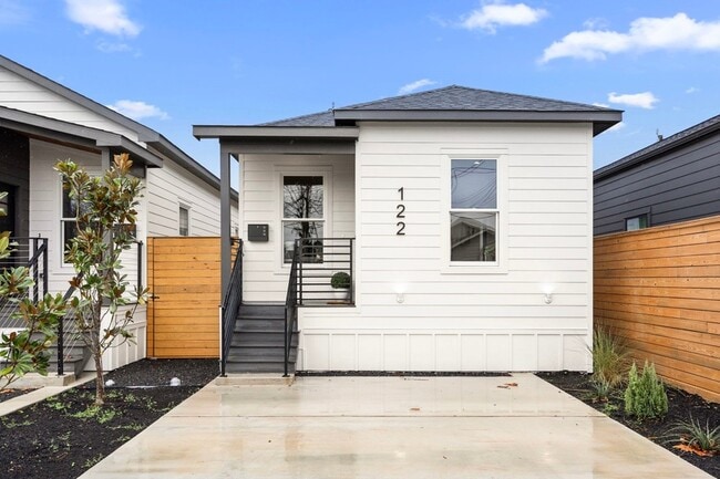 Building Photo - 122 E 31st St