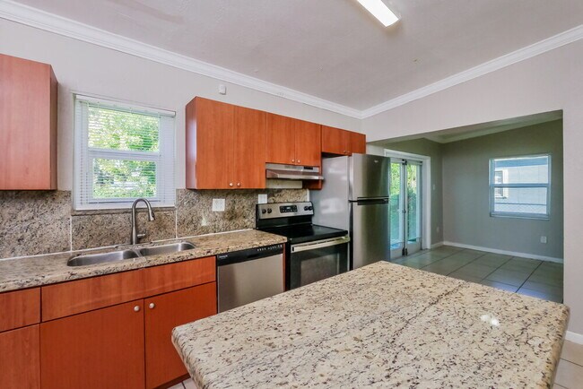 Building Photo - 259 NW 30th Ave