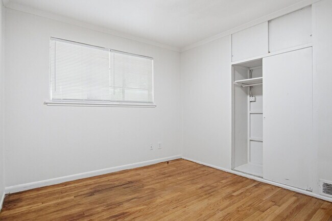 Building Photo - 846 Marilyn St