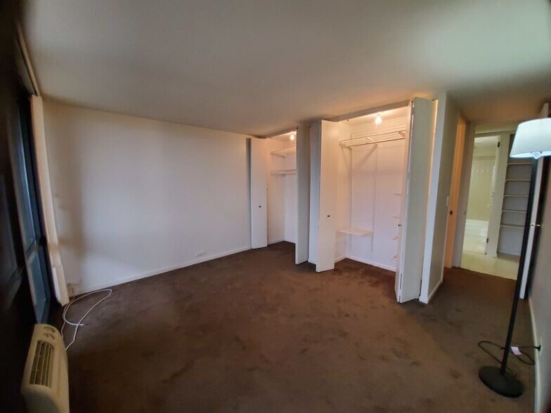 Building Photo - 3001 S Michigan Ave