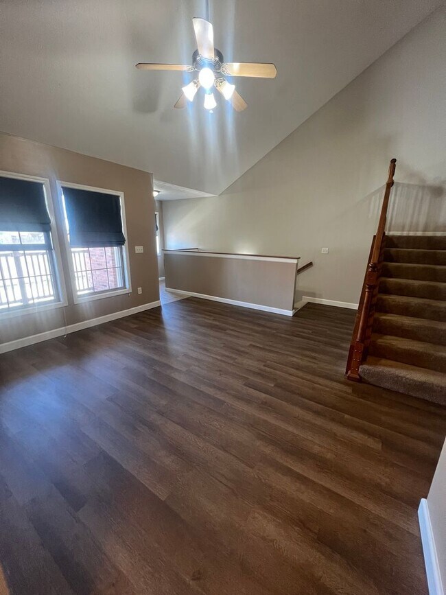 Building Photo - Beautiful 2 Bedroom 2.5 Bath Condo With Loft Space!