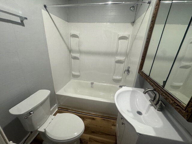 Building Photo - Move In Special 1/2 Off First Full Months' Rent with move in by 4/15/2026- Pet Friendly, Fenced-i...