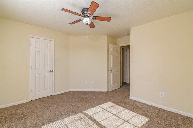 Building Photo - 15930 Langhamwood Ln