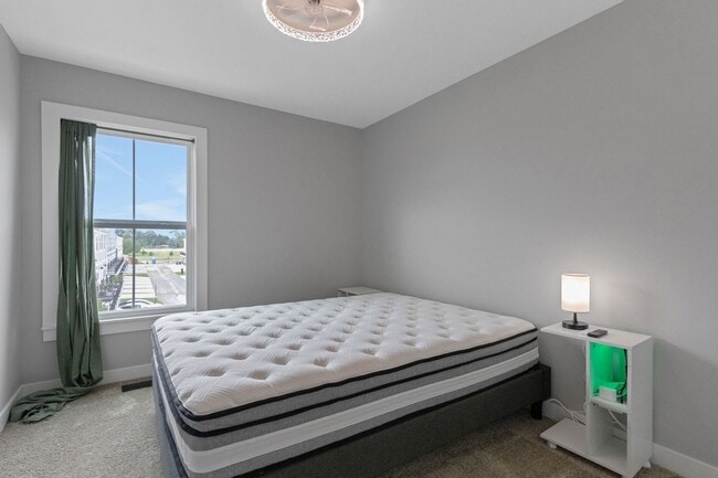 Building Photo - 6032 Windsor Dr