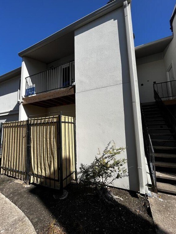 Building Photo - 2425 Augusta Dr