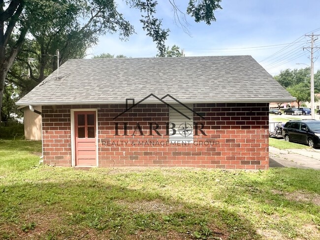 Building Photo - 527 Boone St