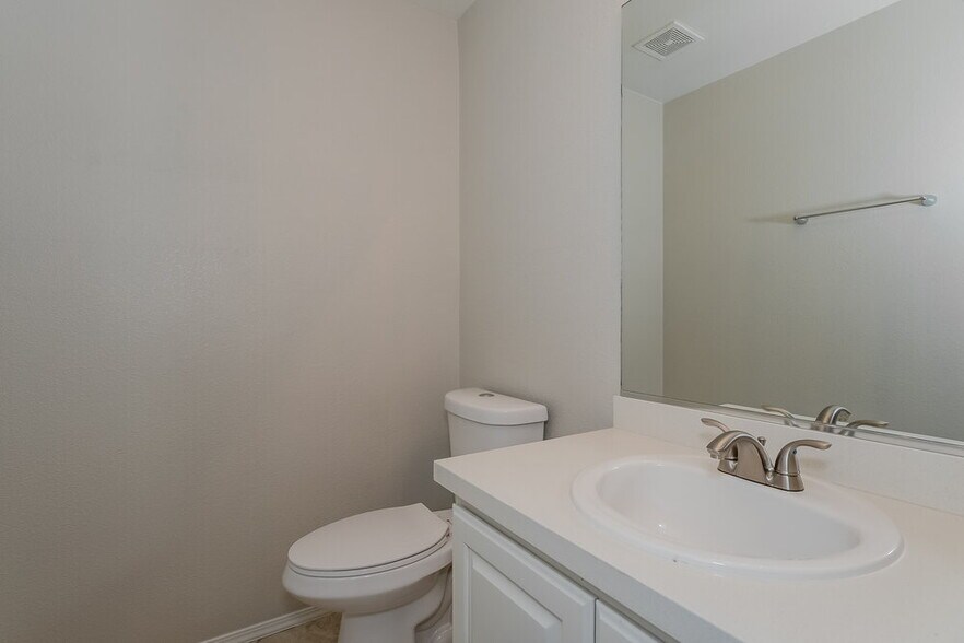 Building Photo - 530 Eresma St