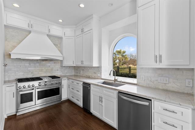 Building Photo - 706 Dover Pl