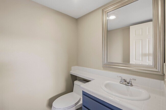 Building Photo - 621 D St