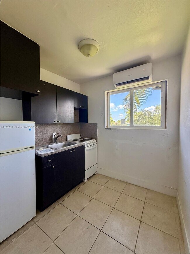 Building Photo - 5305 Biscayne Blvd