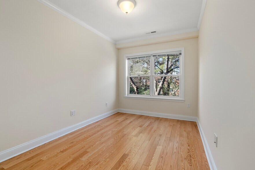 Building Photo - 107 Independence Dr