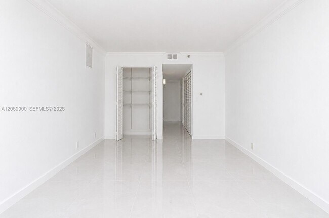 Building Photo - 7601 E Treasure Dr