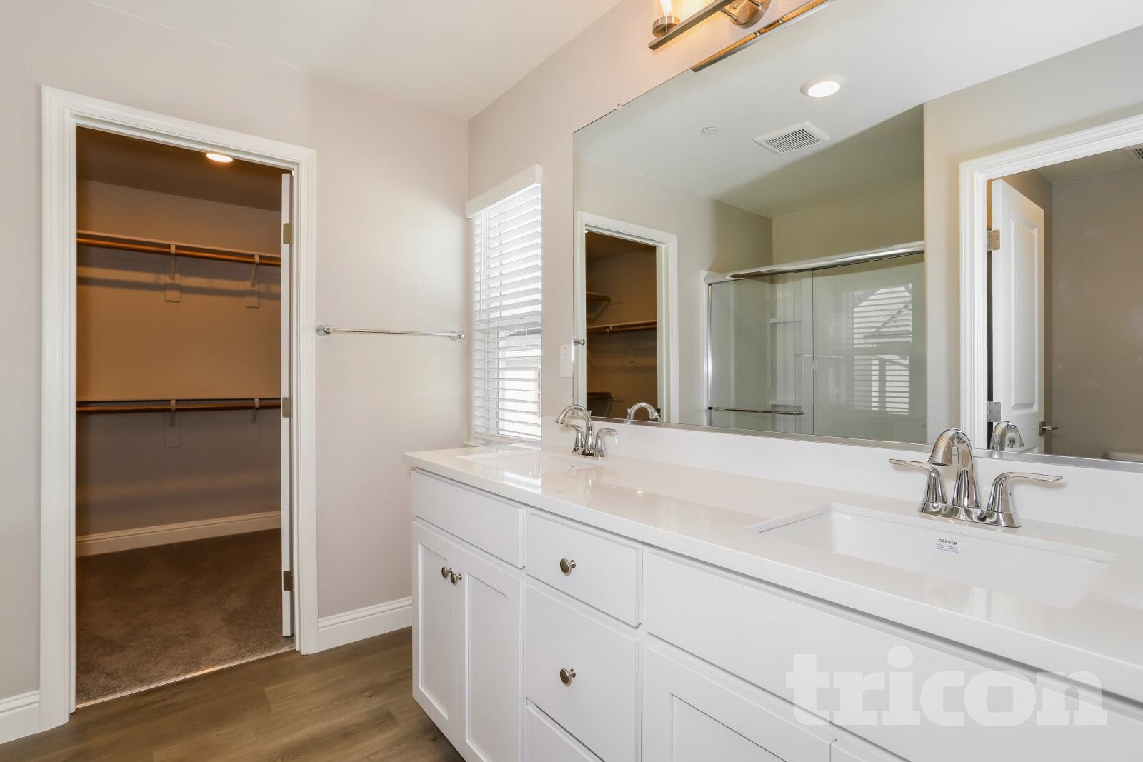 Building Photo - 1139 Victorian St