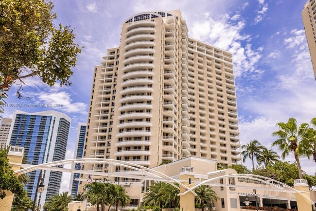 Building Photo - 888 Brickell Key Dr