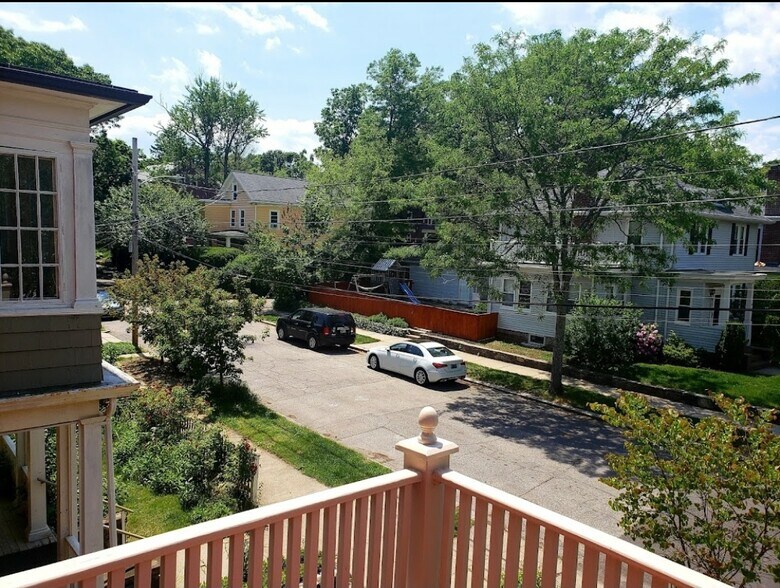 Building Photo - 151 Ivy St