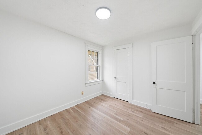 Building Photo - 1211 Emily St