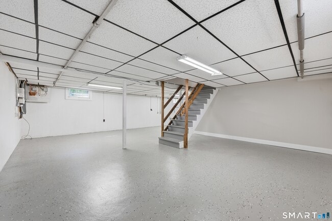 Building Photo - 456 Elm St