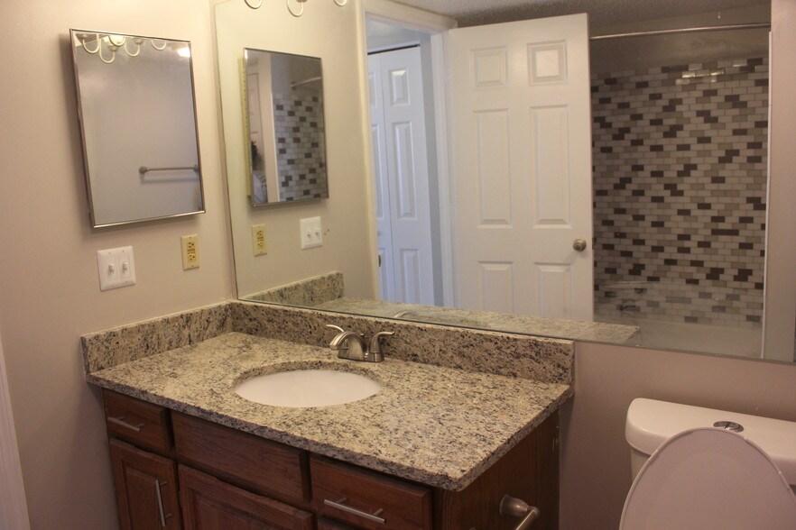 Building Photo - 35 Devon Ln