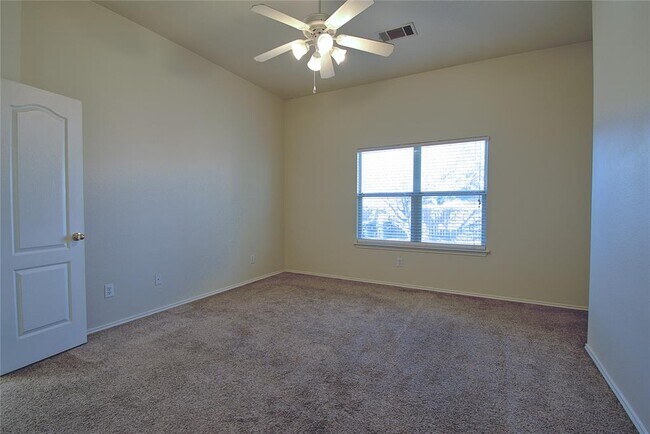 Building Photo - 123 Aguilar Dr