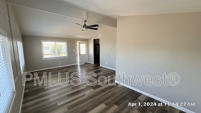 Building Photo - 738 Swan Dr