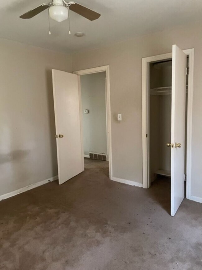 Building Photo - Three Bedroom One bathroom home for Rent