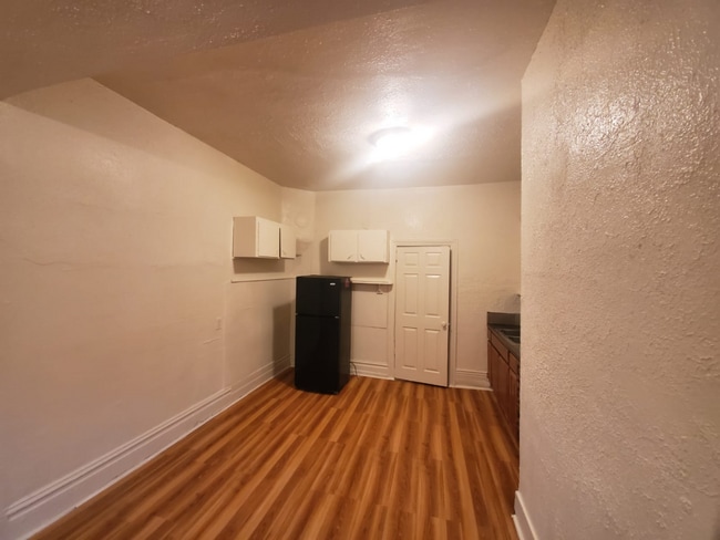 Building Photo - 2 Br Apartment on 28th St.