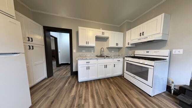 Building Photo - 606 Randolph St