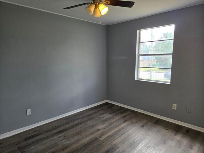 Building Photo - 2675 Teakwood Dr