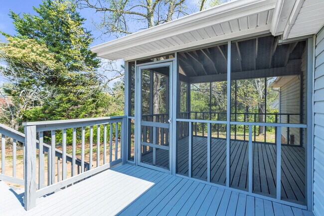 Building Photo - 204 Hattie Rd