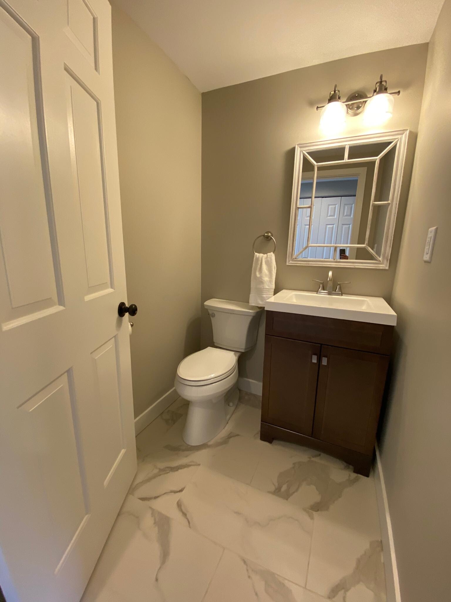 Building Photo - 40 Farmington Chase Cres