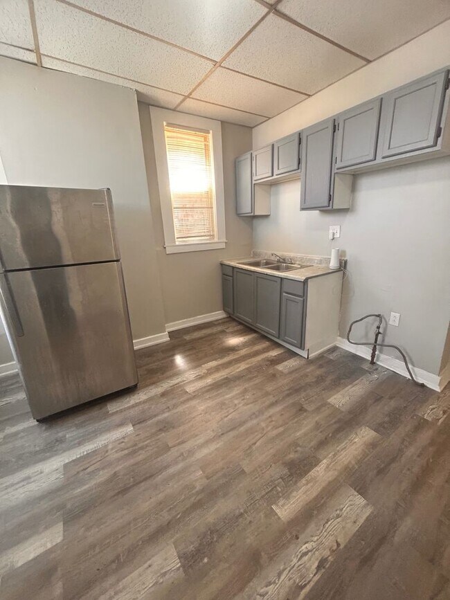 Building Photo - 6417 S Evans Ave