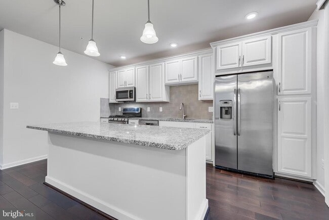Building Photo - 23290 Milltown Knoll Square