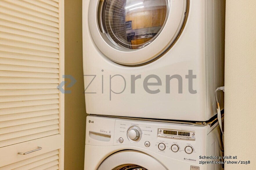 Building Photo - Unit 35