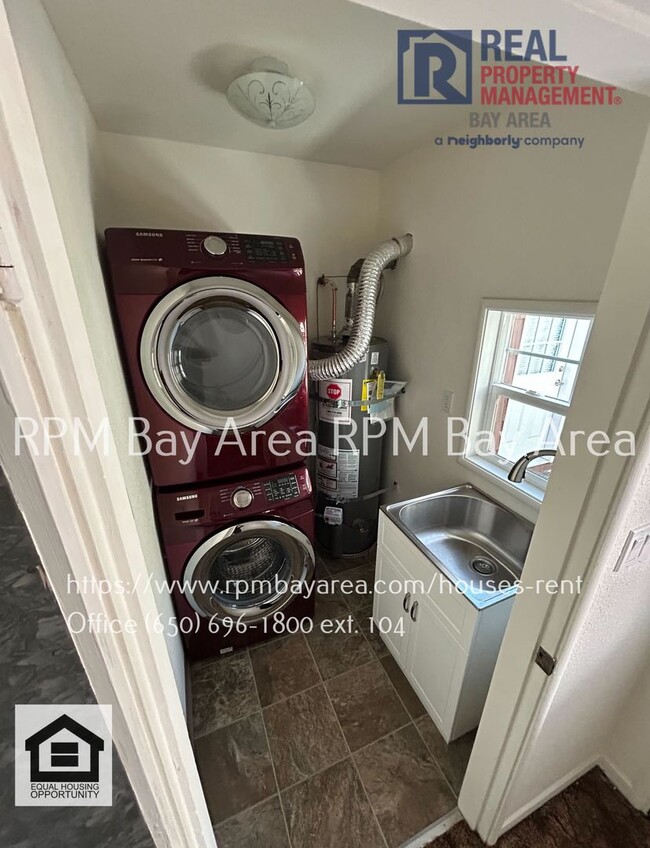 Building Photo - Spacious and Classic Home in Mountainview ...