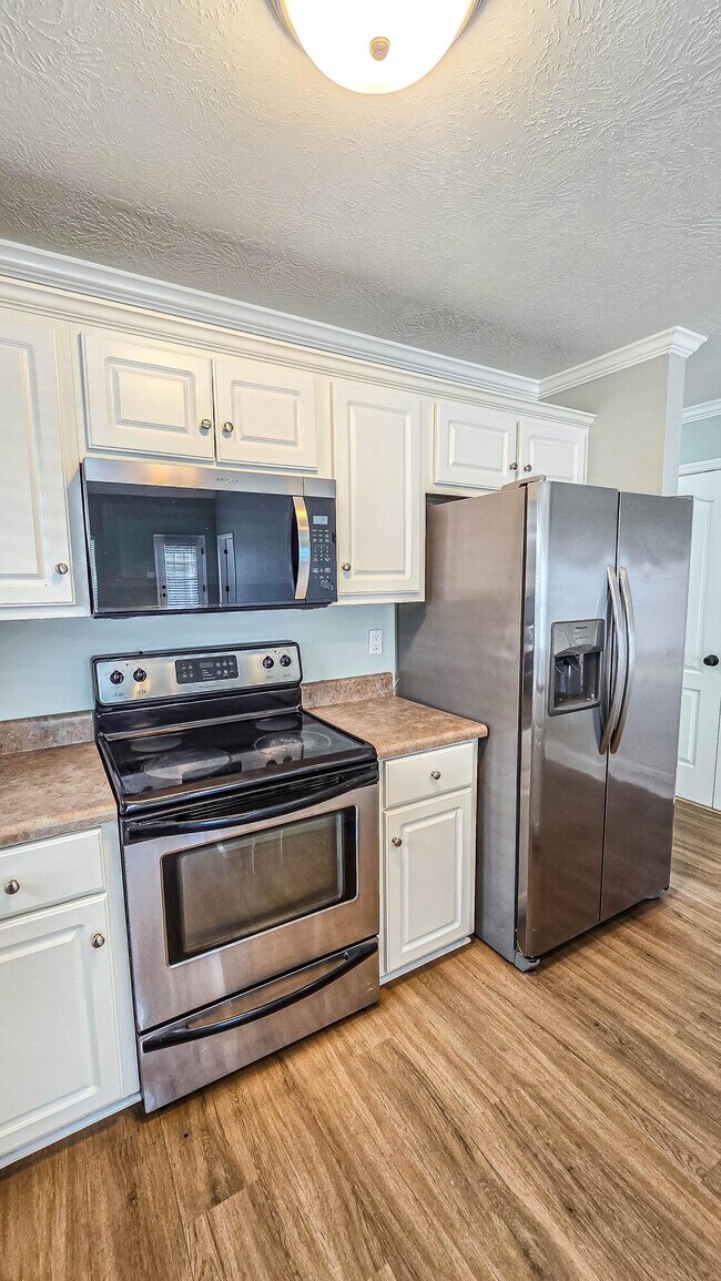 Building Photo - 831 Landing Dr