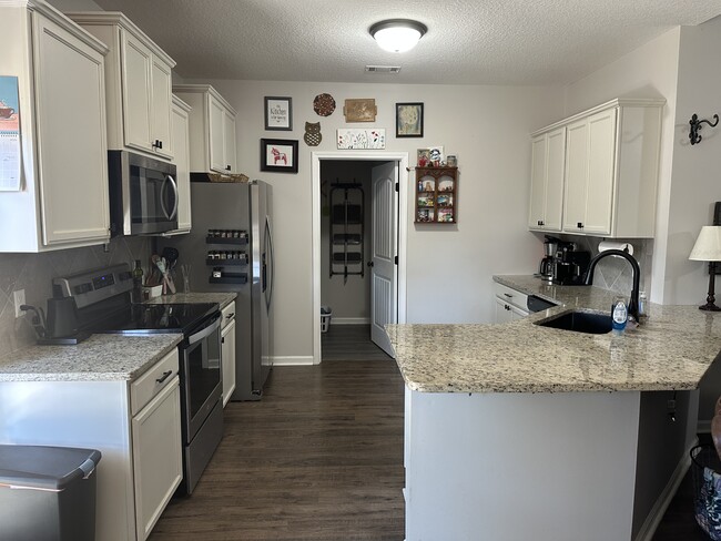 Building Photo - 27 Dove Run Dr