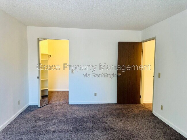 Building Photo - 3275 S Ammons St